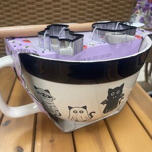 Halloween Ghosts Candy Bowl Mixing Bowls Girl Ghost Set of 2 Nesting ceramic NWT